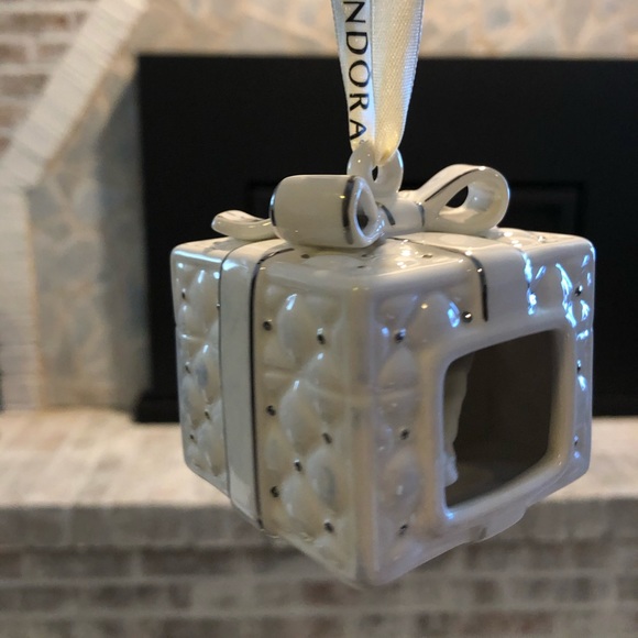 PANDORA 2016 Gift Ornamnet - Picture 2 of 3